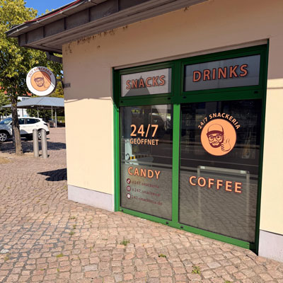 Snackeria Logo